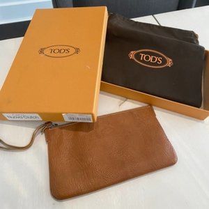 Tod's Corner Zip Wristlet